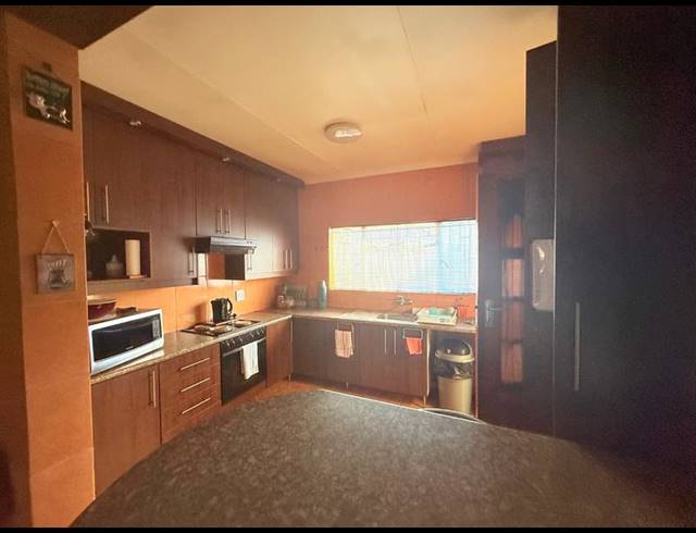 3 BEDROOM HOUSE FOR SALE IN VANDERBIJLPARK CW 3